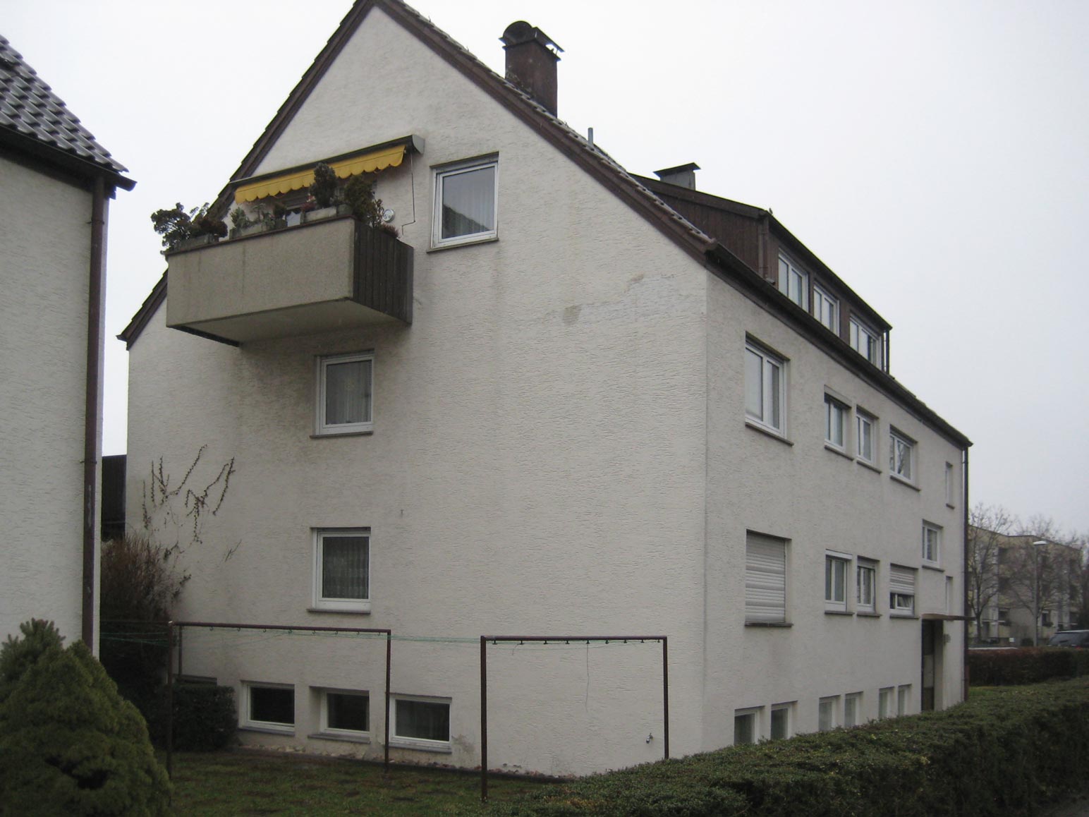 Hauseingang Nr. 15, unsanierter Zustand