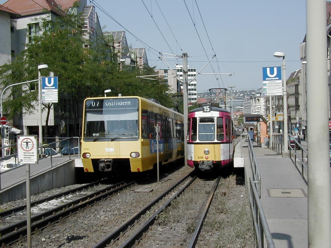 Strassenbahn und Stadtbahn an der Haltestelle Olgaeck