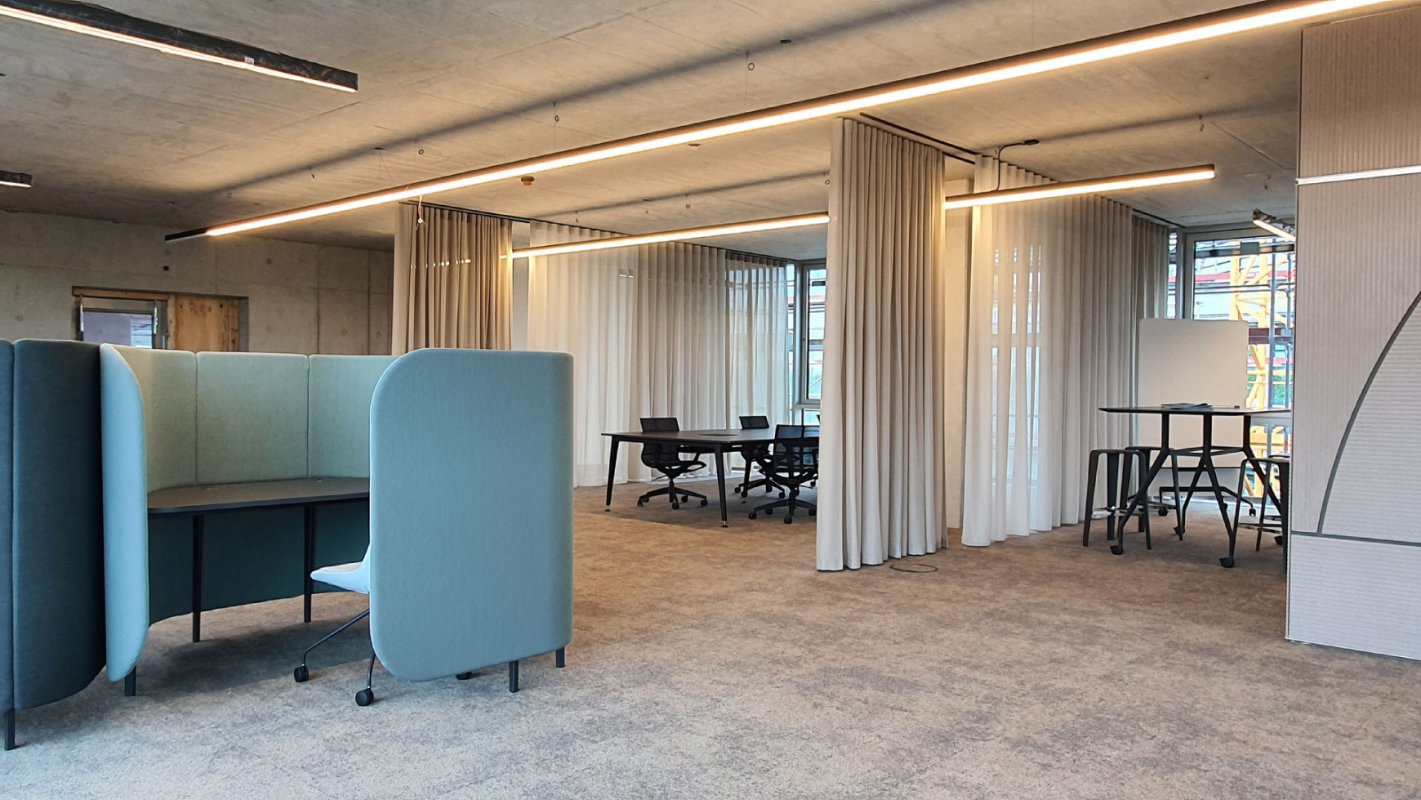 Das Bürozentrum Valley One24 in der Talstraße wird ›Winner‹ beim Iconic Award in der Kategorie Innovative Interior und wurde mit dem Effizienzpreis Bauen & Modernisieren 2022 des Landes Baden-Württemberg ausgezeichnet.
