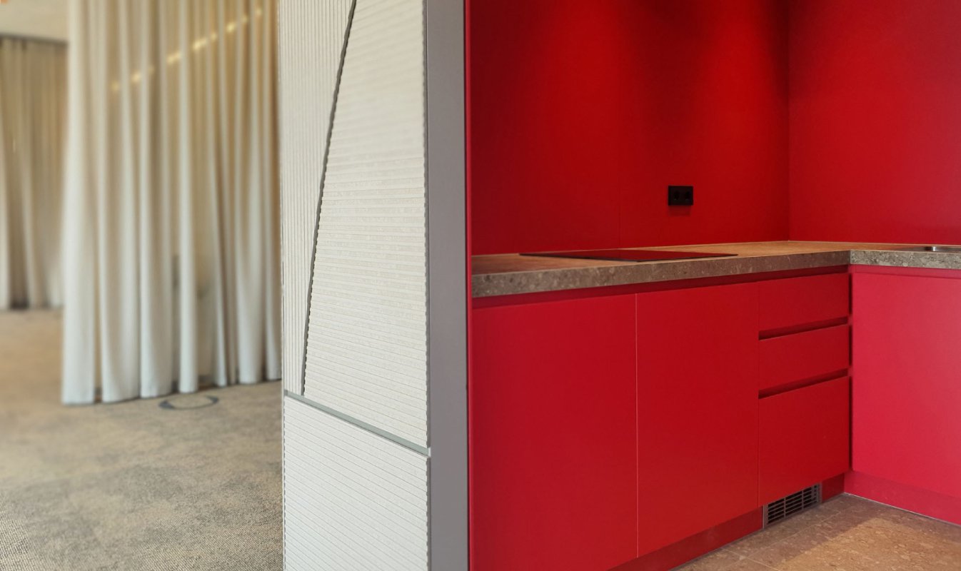Das Bürozentrum Valley One24 in der Talstraße wird ›Winner‹ beim Iconic Award in der Kategorie Innovative Interior und wurde mit dem Effizienzpreis Bauen & Modernisieren 2022 des Landes Baden-Württemberg ausgezeichnet.